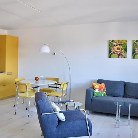 10 Apartment *